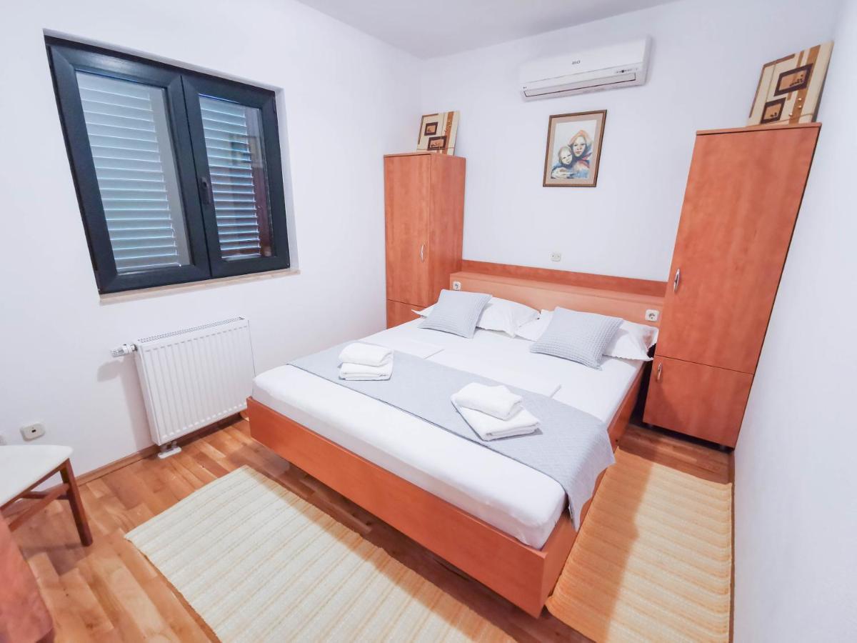 Apartments Vukovic Vanja Makarska Exterior photo